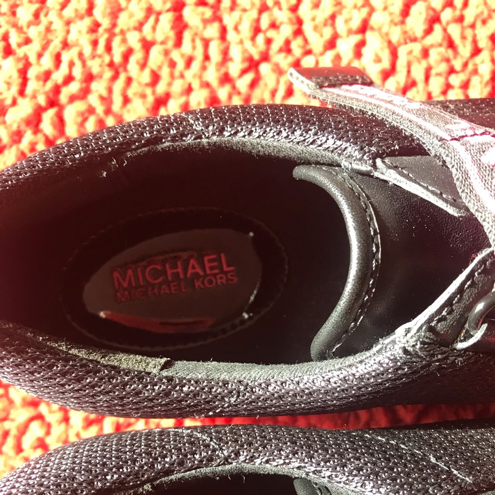 MK SHOES - Picture 2 of 3